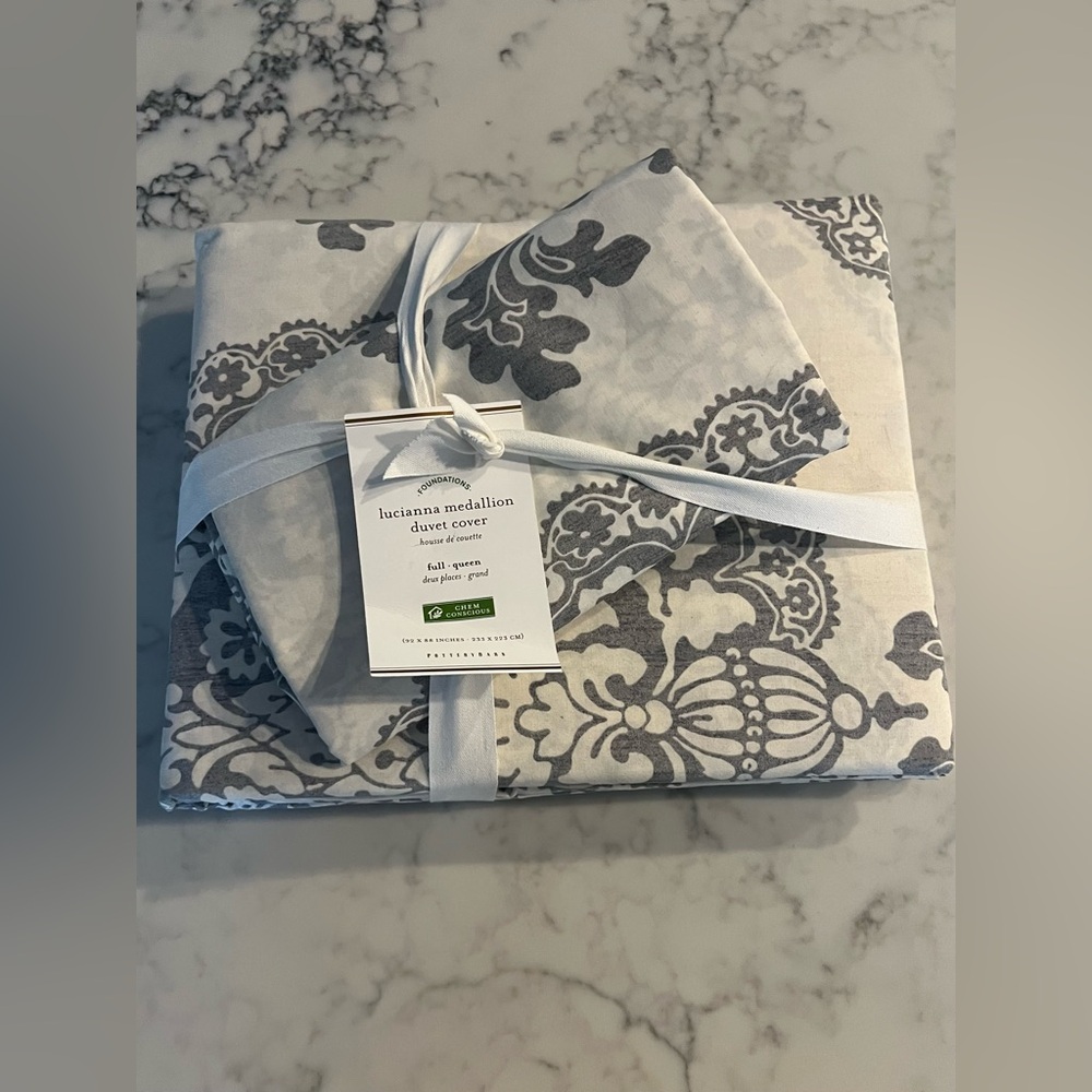 New Pottery Barn Lucianna Medallion Duvet  Gray Full Queen 2 Standard Cases 3pcs